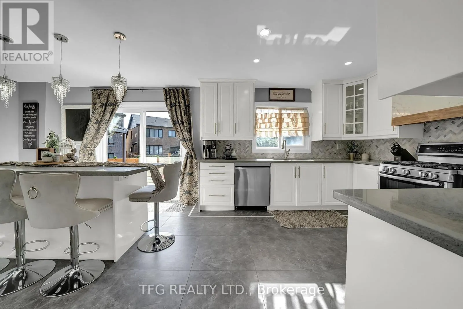 32 FALSTAFF CRESCENT