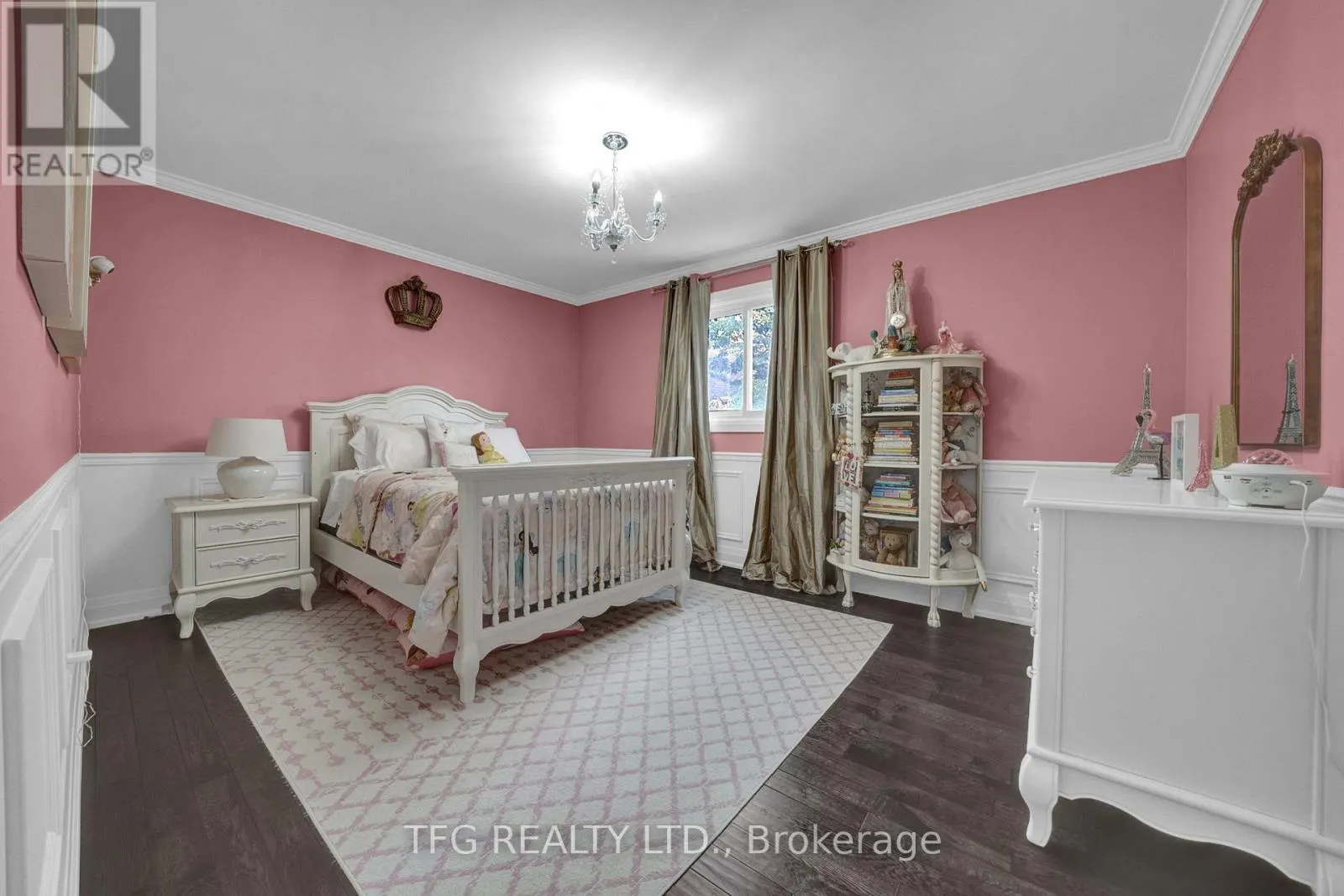 32 FALSTAFF CRESCENT