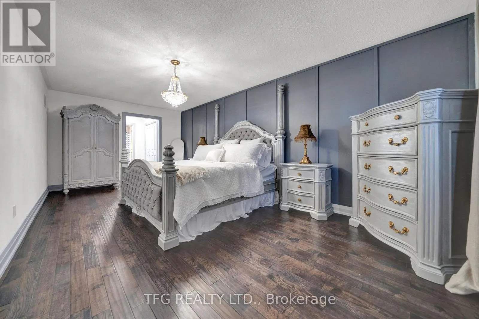32 FALSTAFF CRESCENT