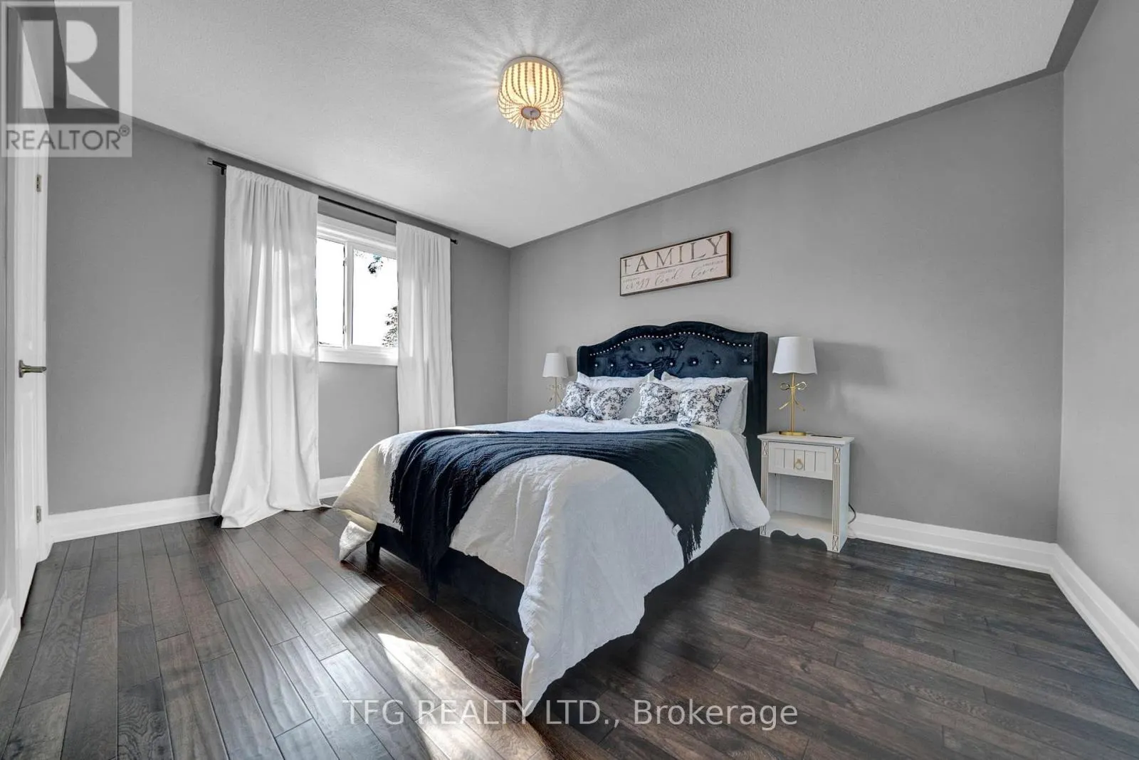 32 FALSTAFF CRESCENT