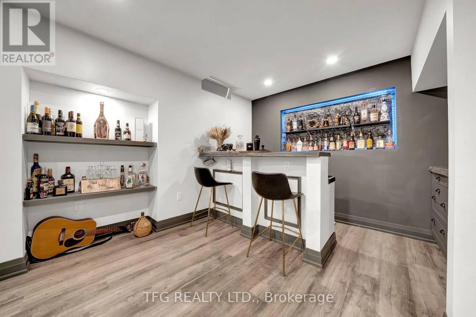 32 FALSTAFF CRESCENT