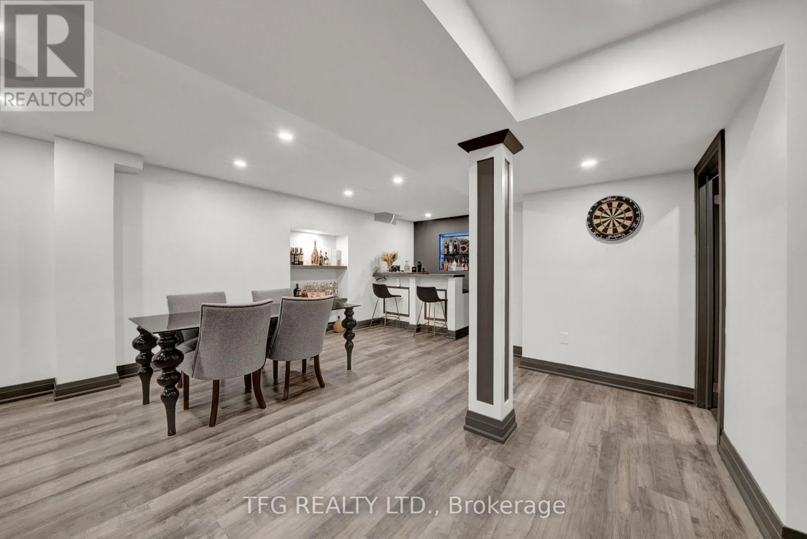 32 FALSTAFF CRESCENT