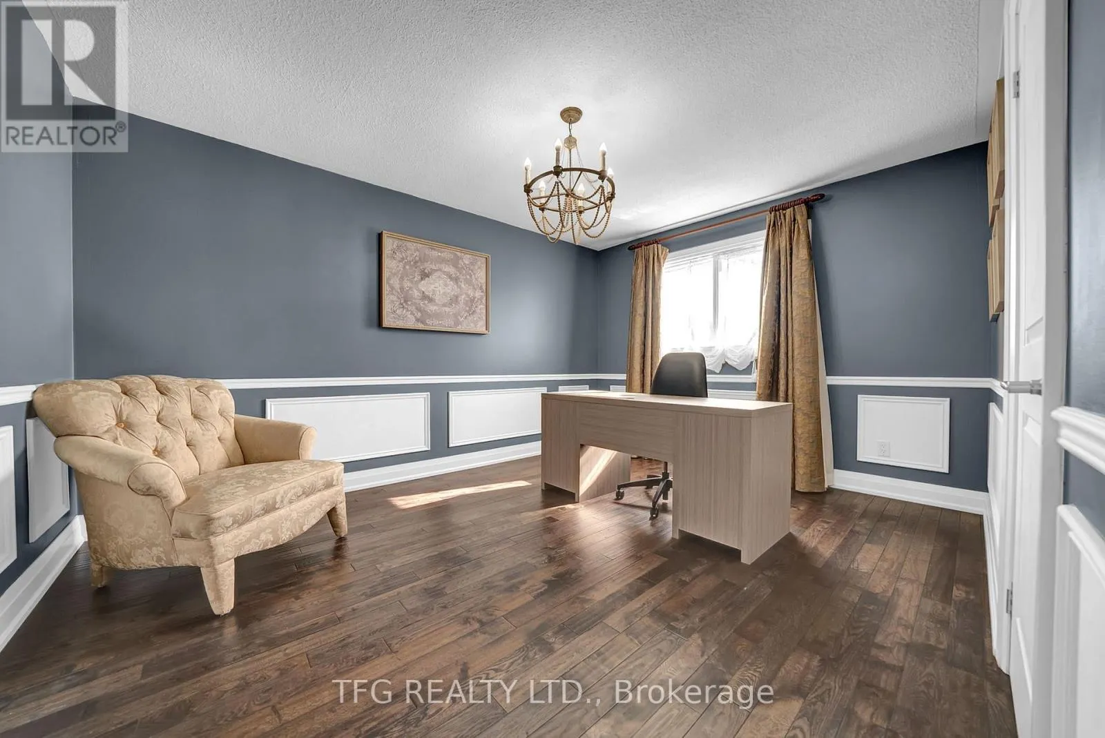 32 FALSTAFF CRESCENT