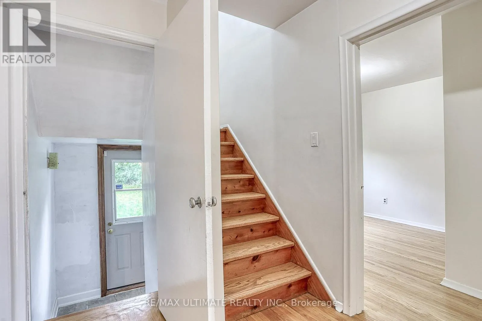40 TREVERTON DRIVE