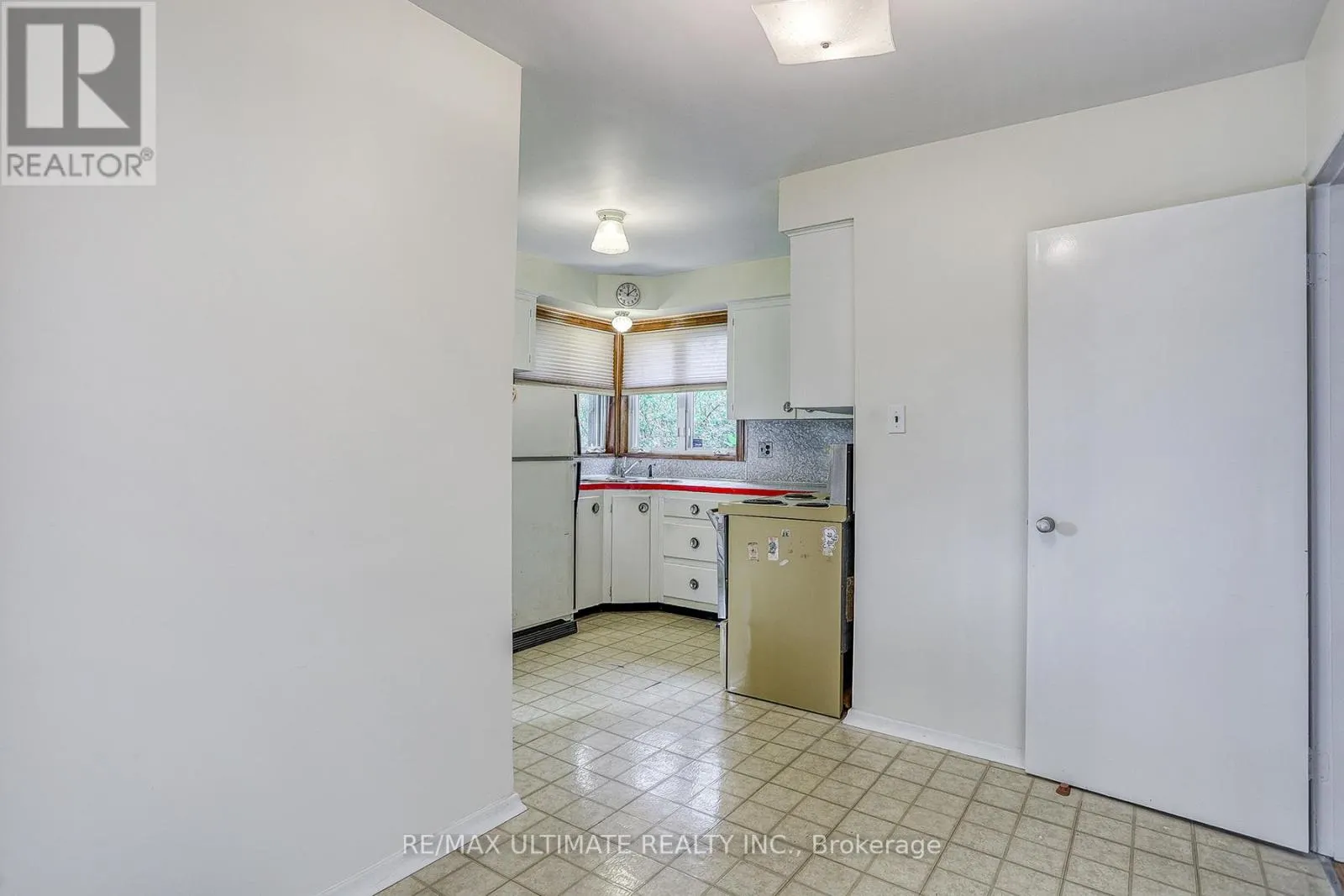 40 TREVERTON DRIVE