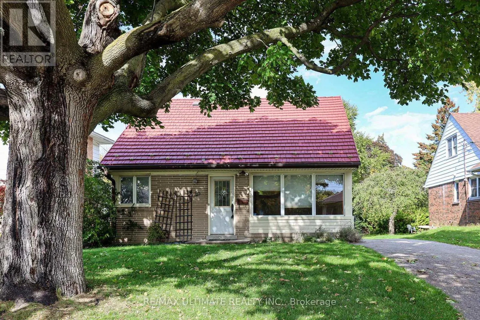 40 TREVERTON DRIVE