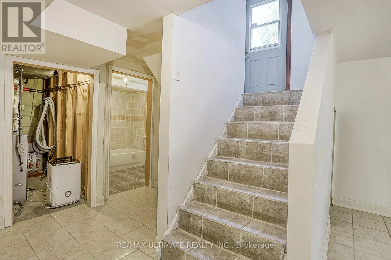 40 TREVERTON DRIVE