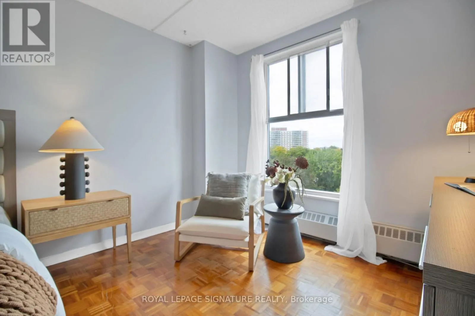 802 - 2 GLAMORGAN AVENUE
