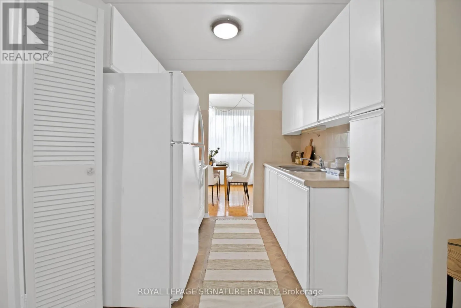 802 - 2 GLAMORGAN AVENUE