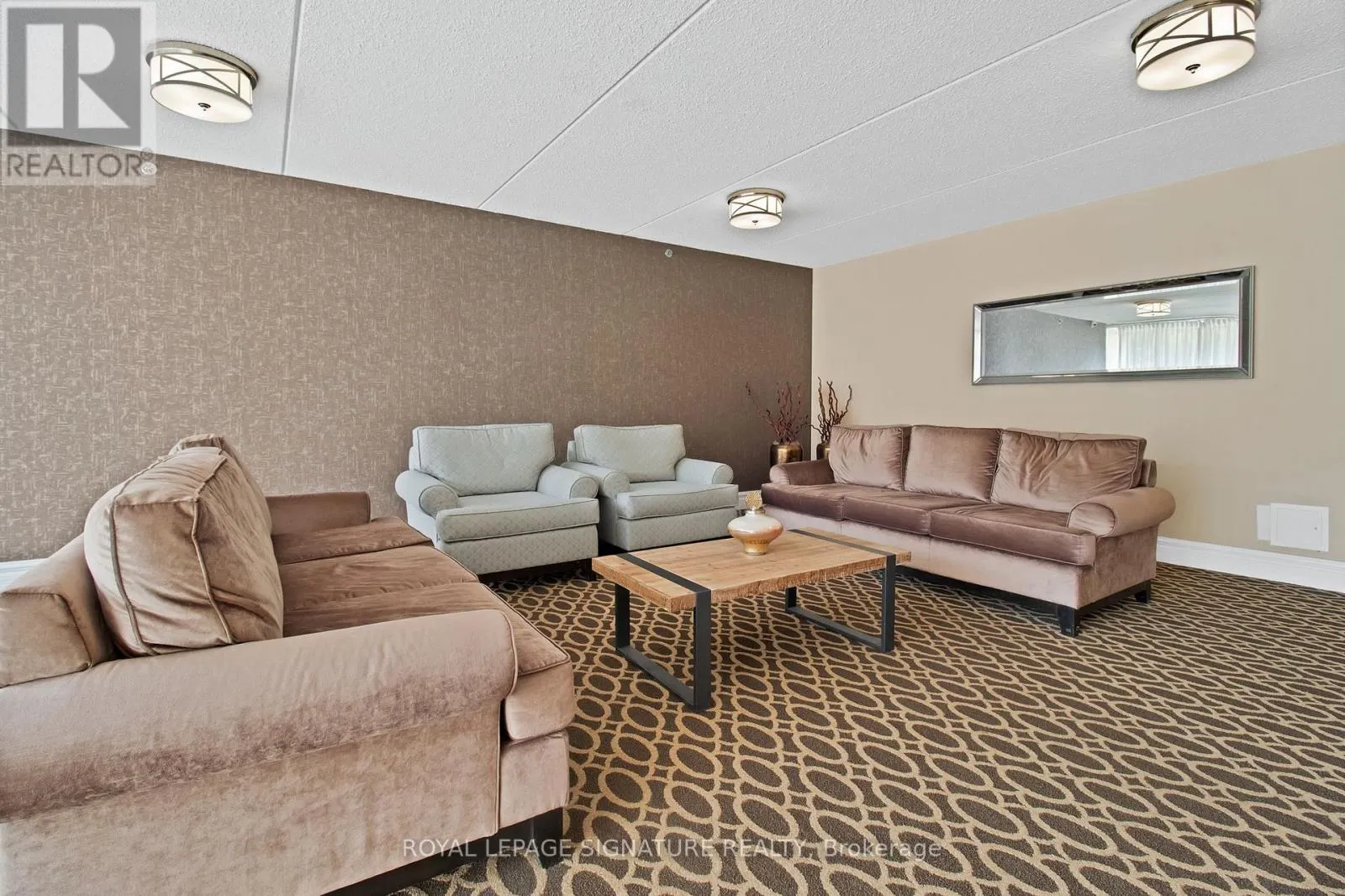 802 - 2 GLAMORGAN AVENUE