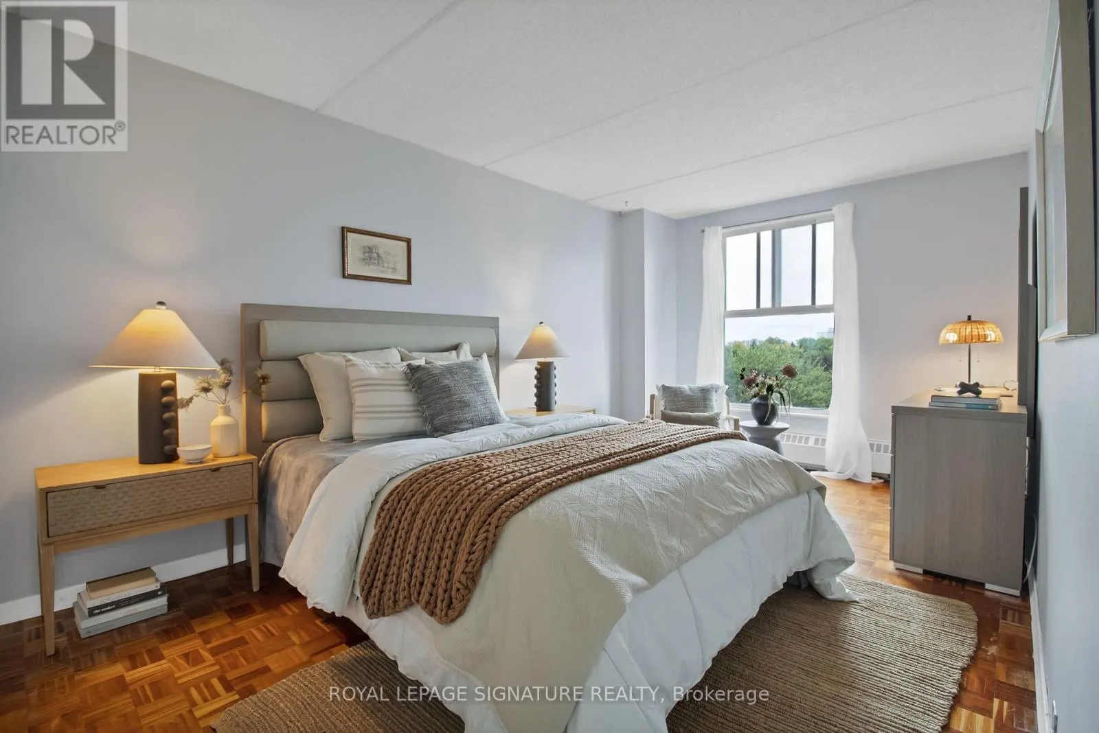 802 - 2 GLAMORGAN AVENUE