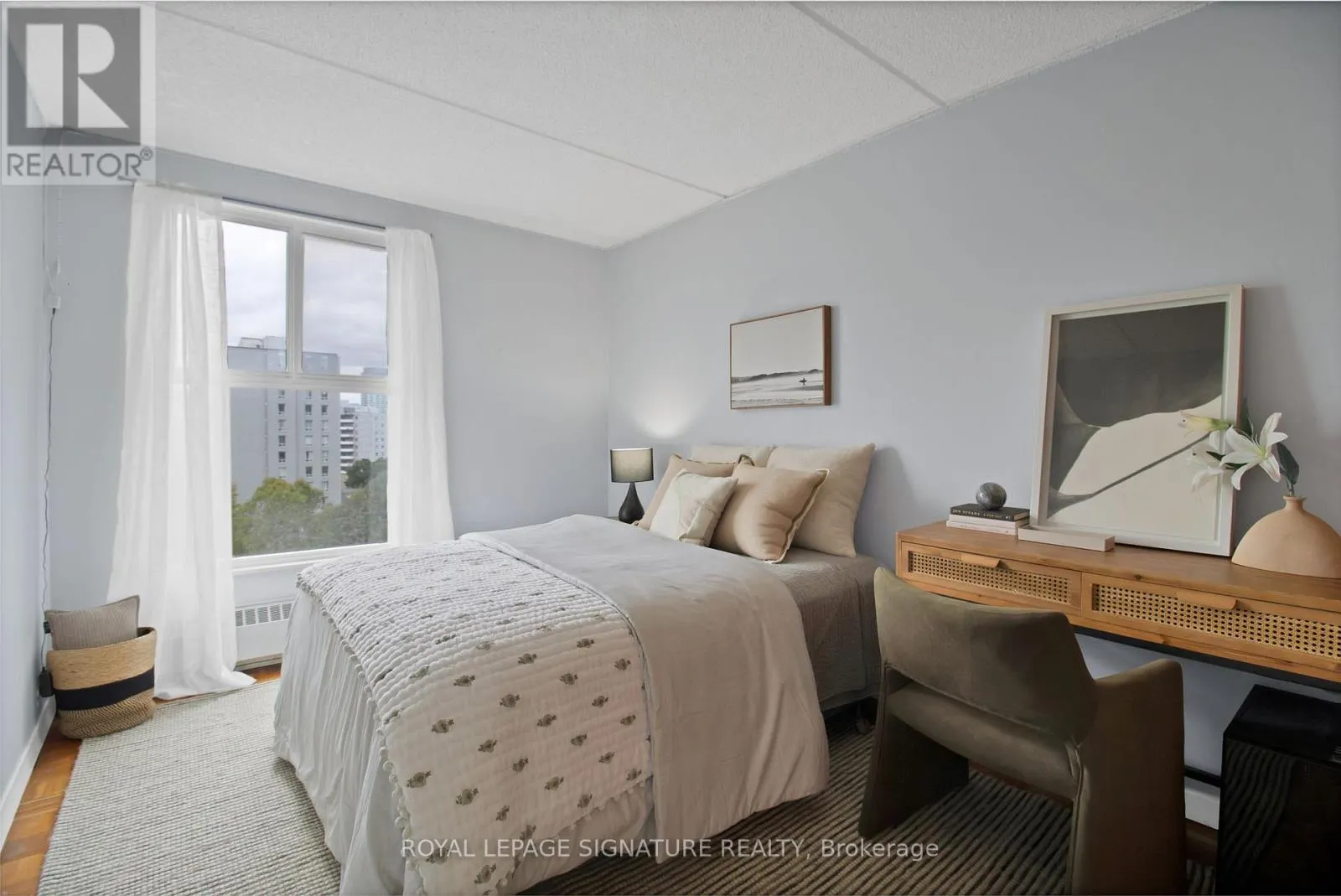 802 - 2 GLAMORGAN AVENUE