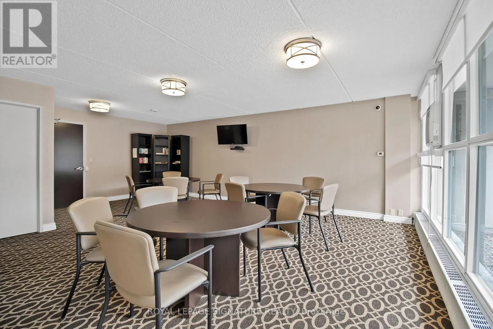 802 - 2 GLAMORGAN AVENUE