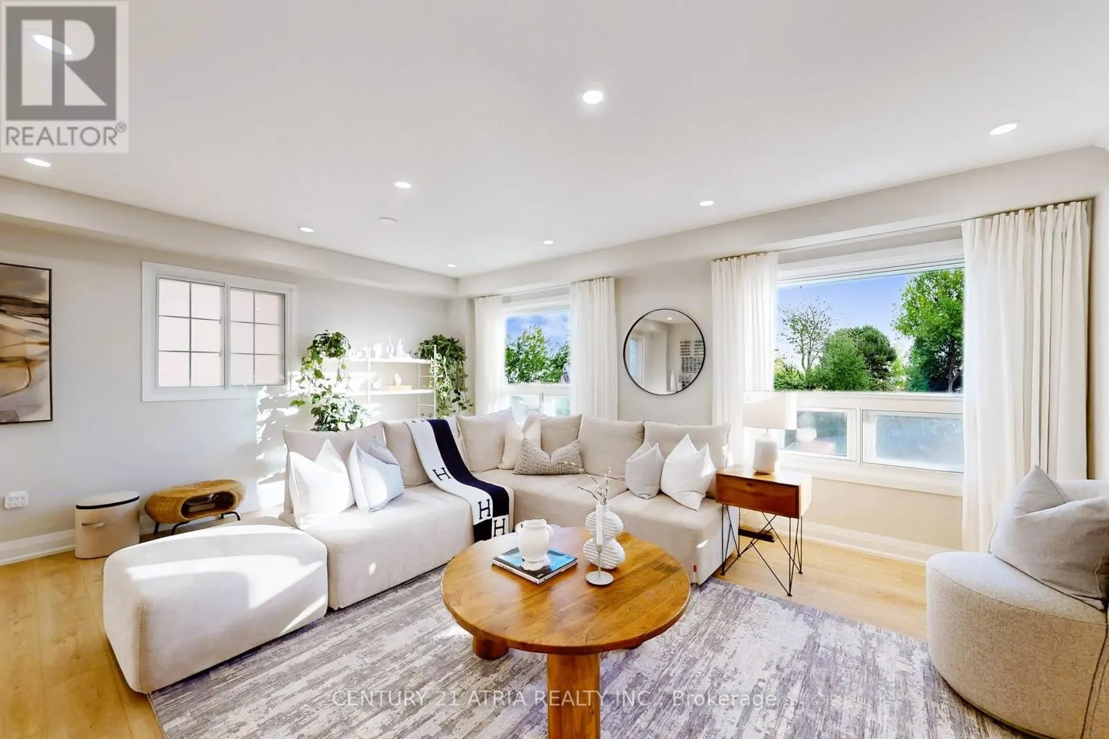 60 HUXTABLE LANE