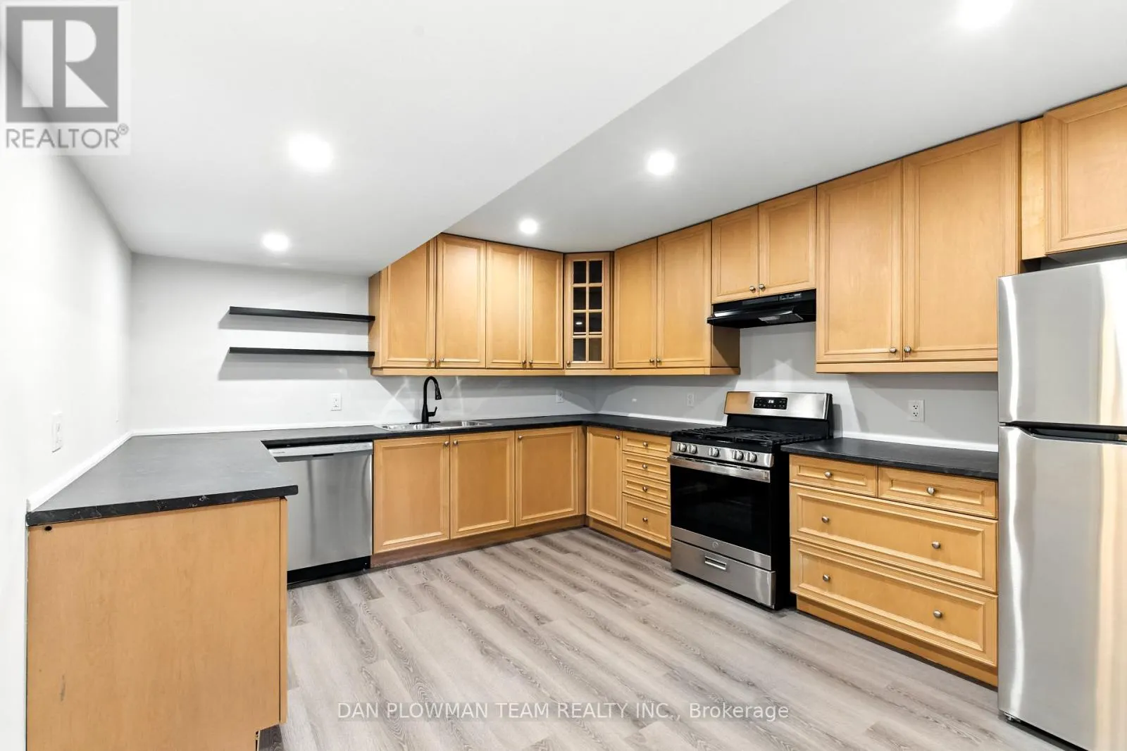 83 SHERWOOD ROAD E