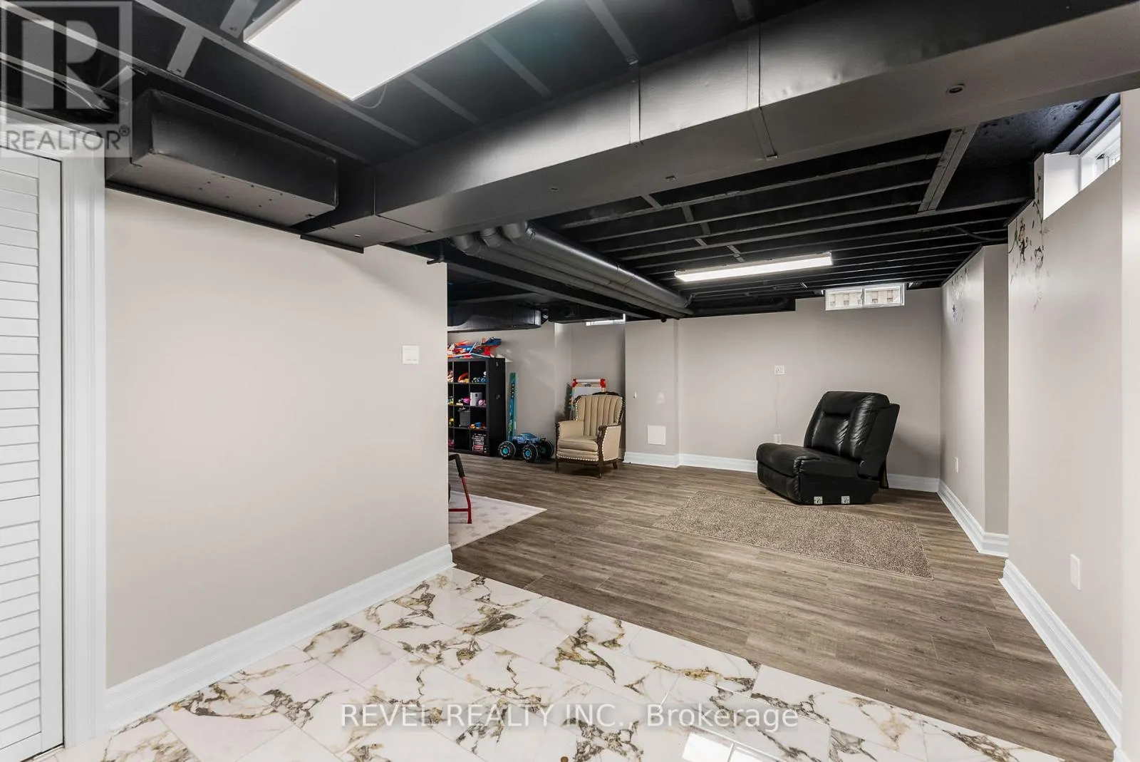 17 HIRONS DRIVE