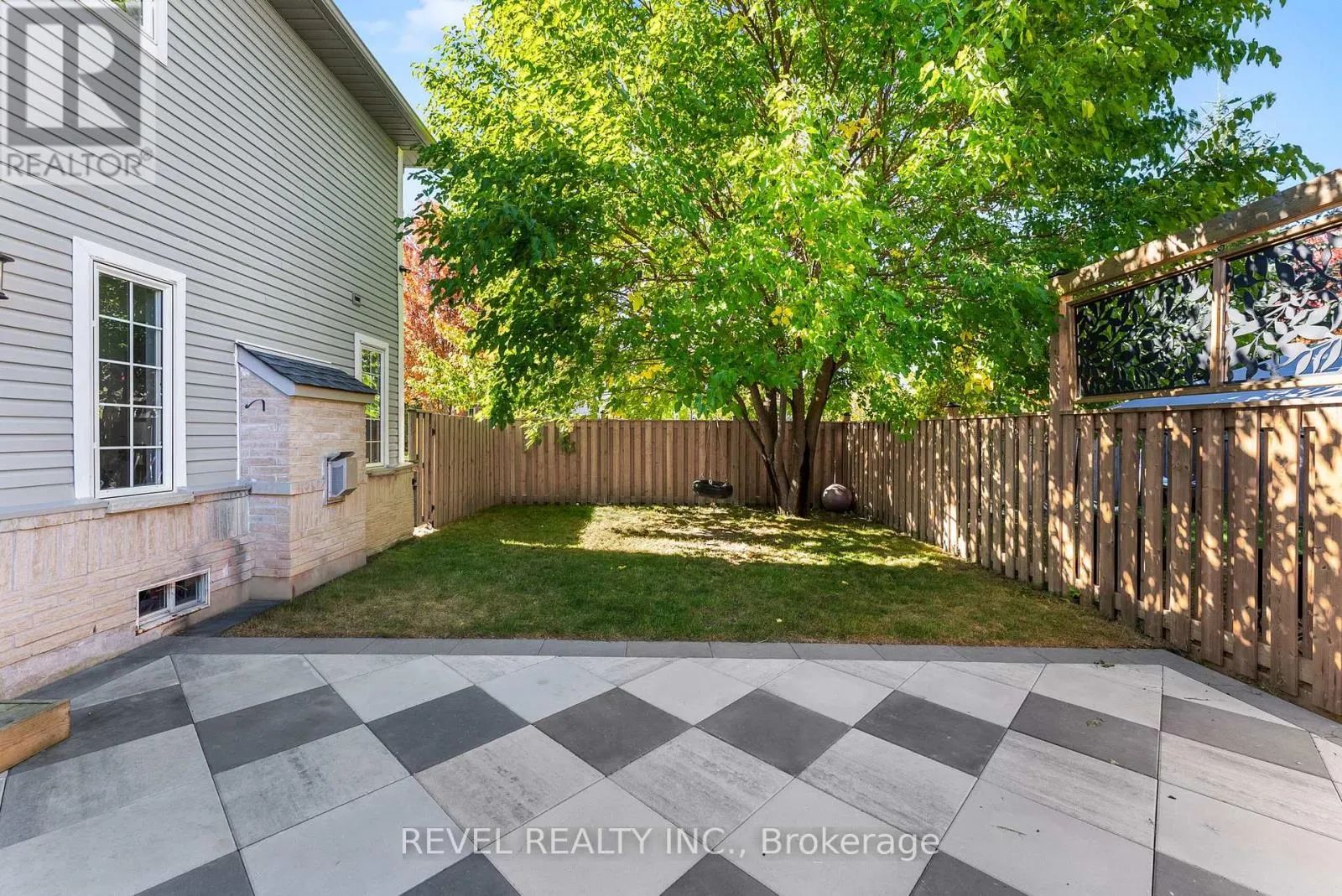 17 HIRONS DRIVE