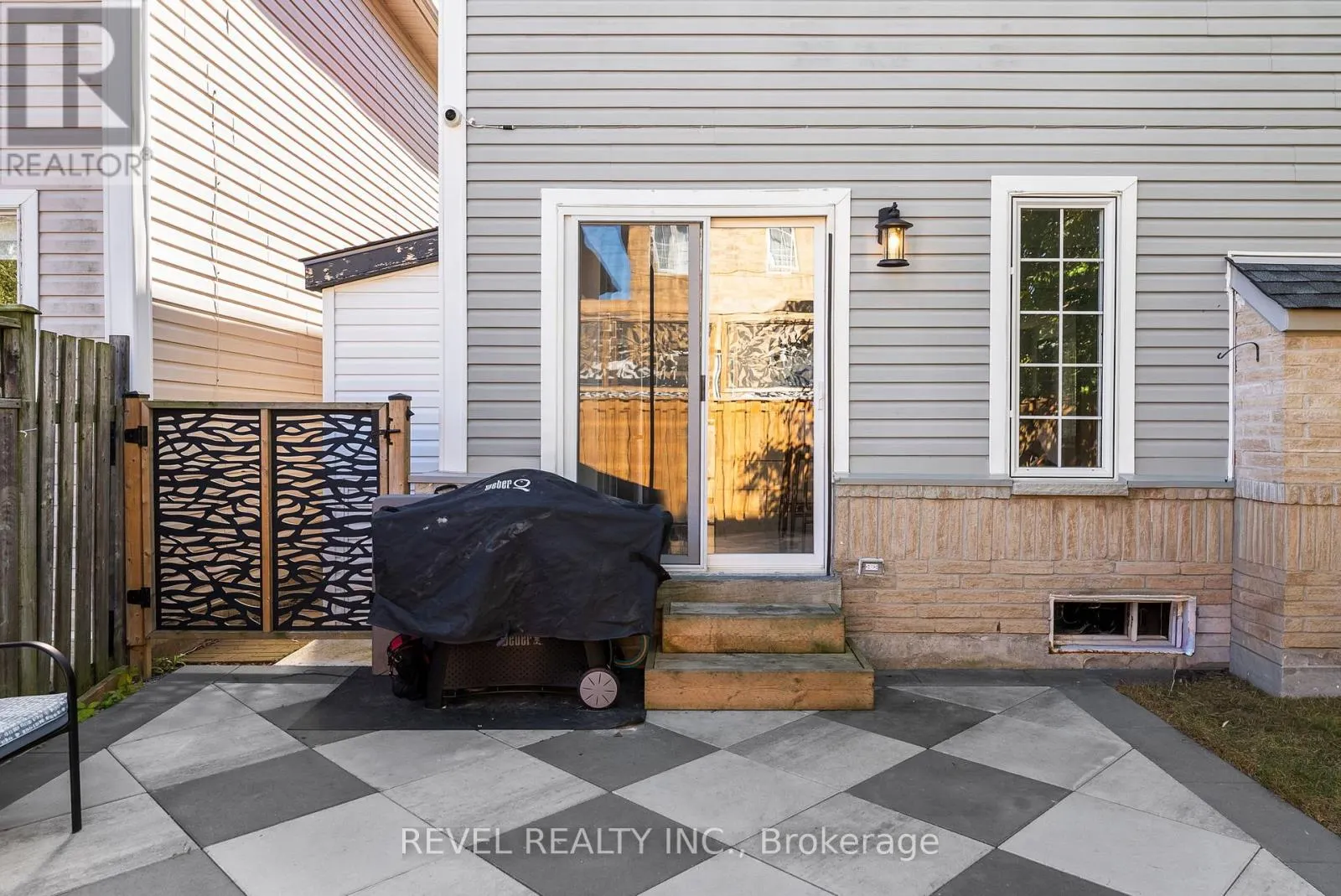 17 HIRONS DRIVE