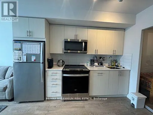 1715 - 2550 SIMCOE STREET N