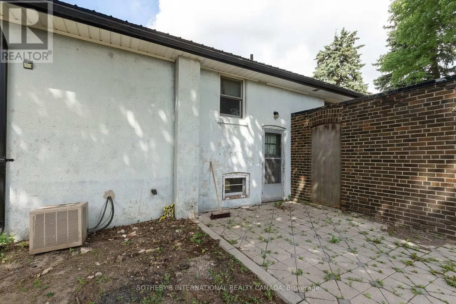 17 AYRE POINT ROAD