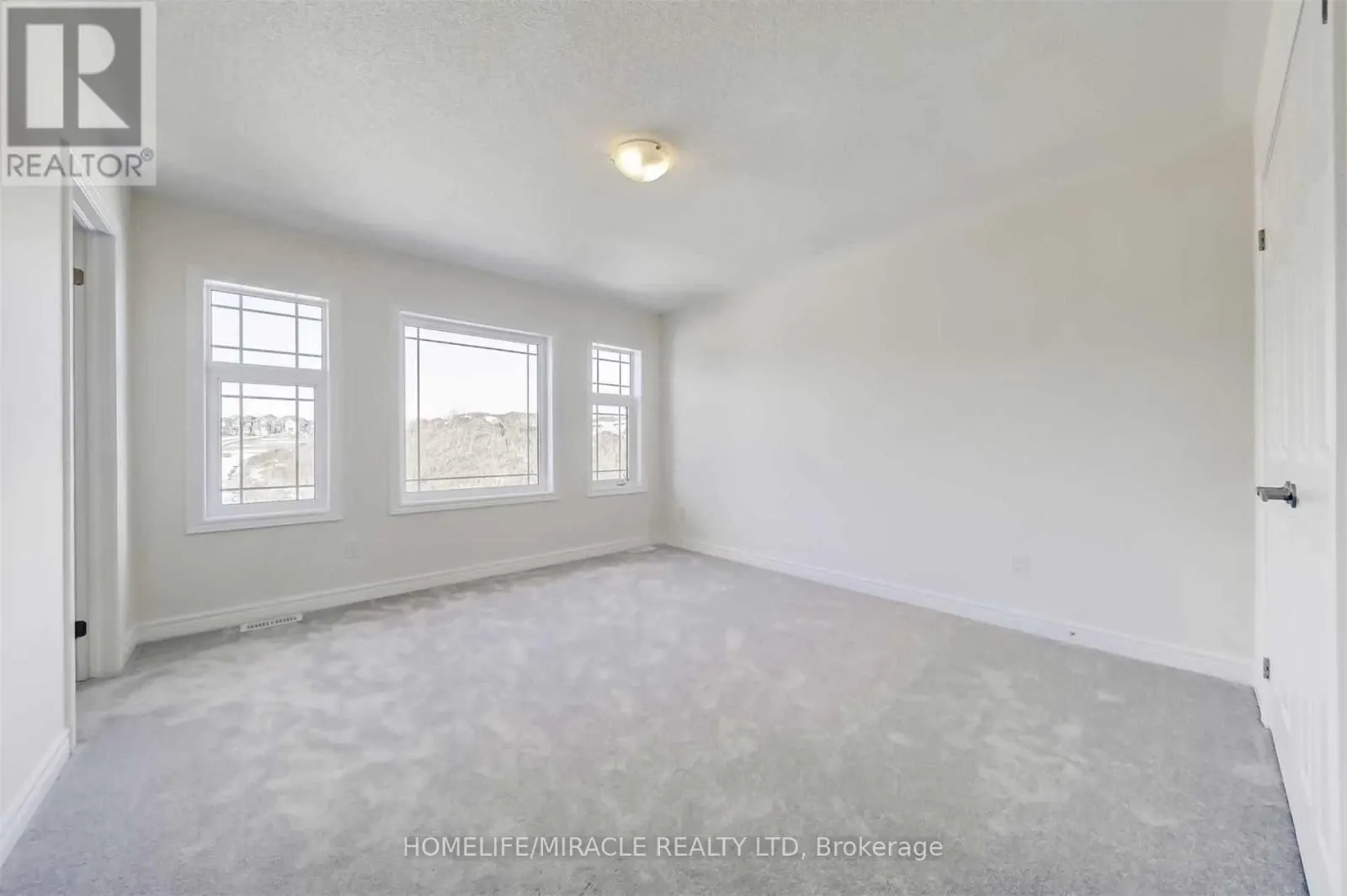 2437 HIBISCUS DRIVE