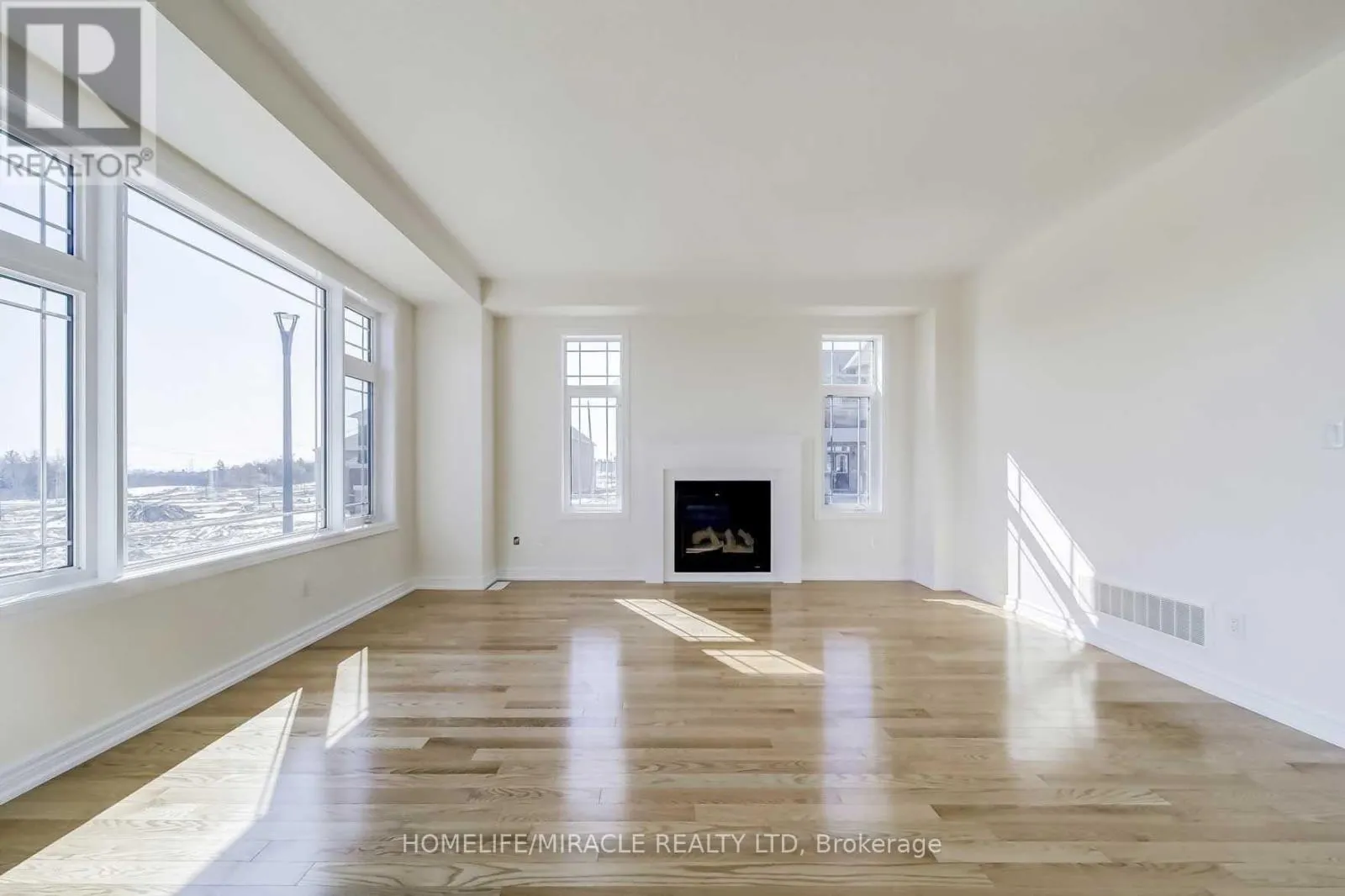 2437 HIBISCUS DRIVE