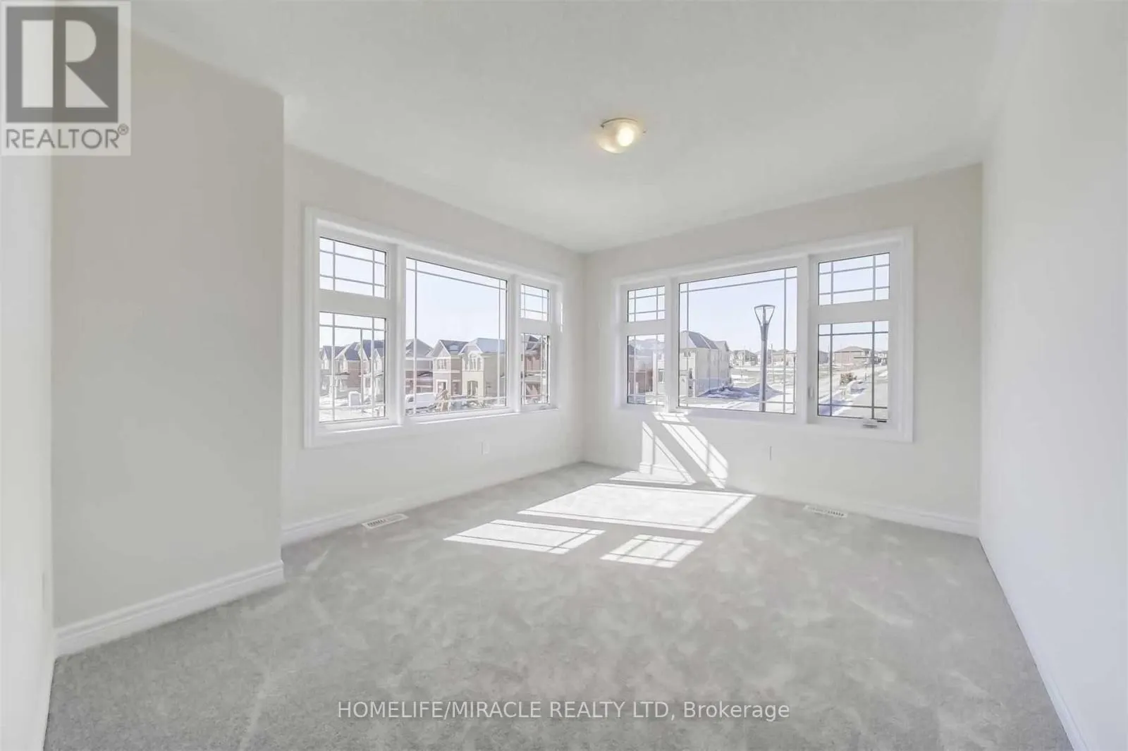 2437 HIBISCUS DRIVE