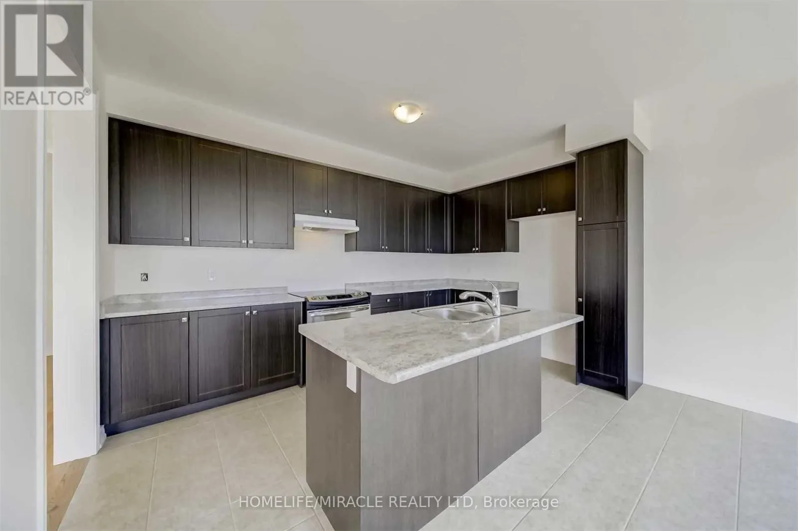 2437 HIBISCUS DRIVE