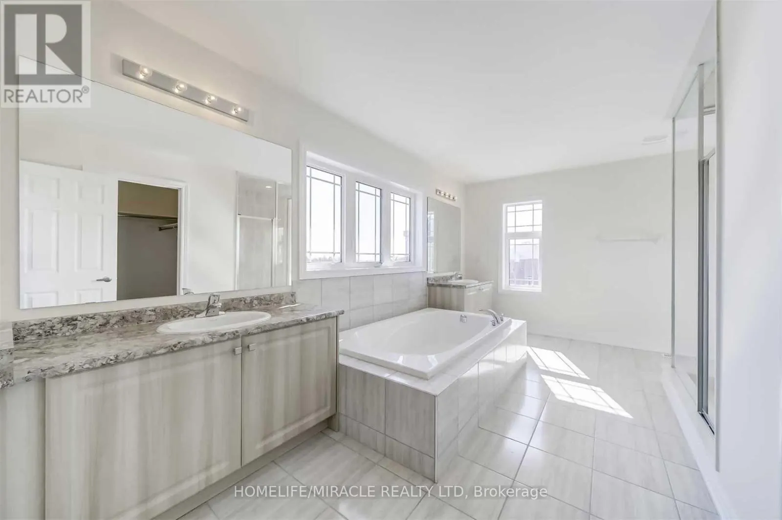 2437 HIBISCUS DRIVE