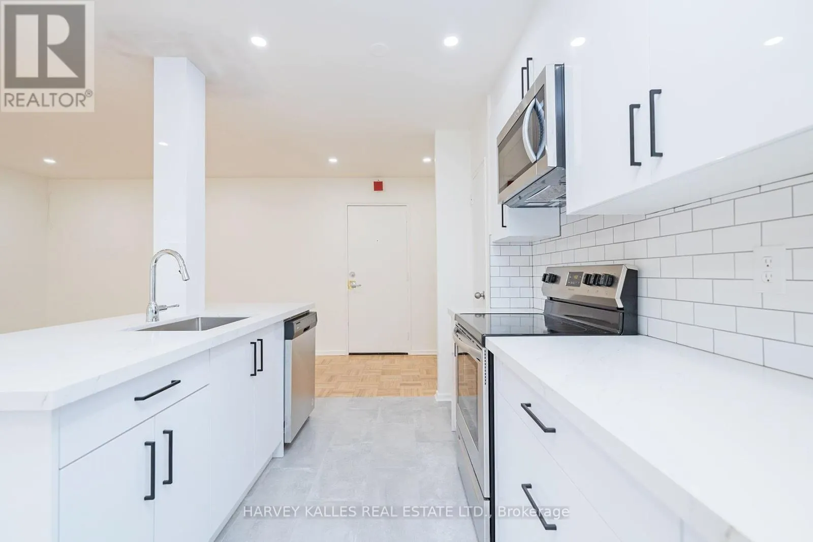 405 - 1751 VICTORIA PARK AVENUE