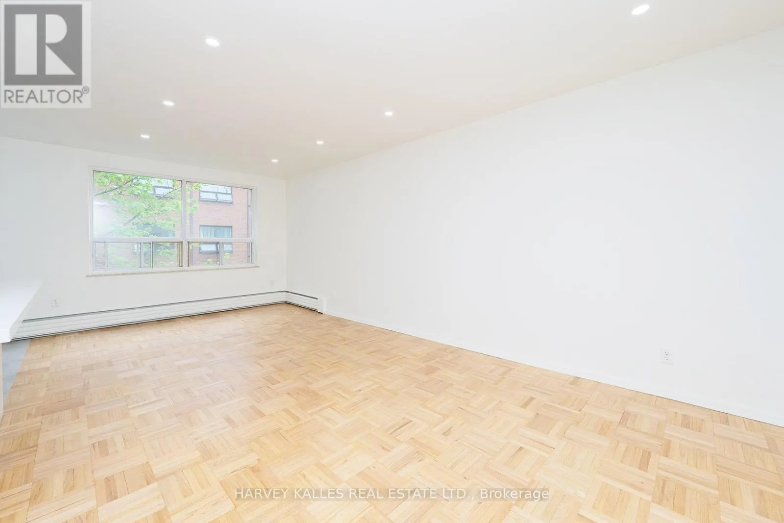 405 - 1751 VICTORIA PARK AVENUE