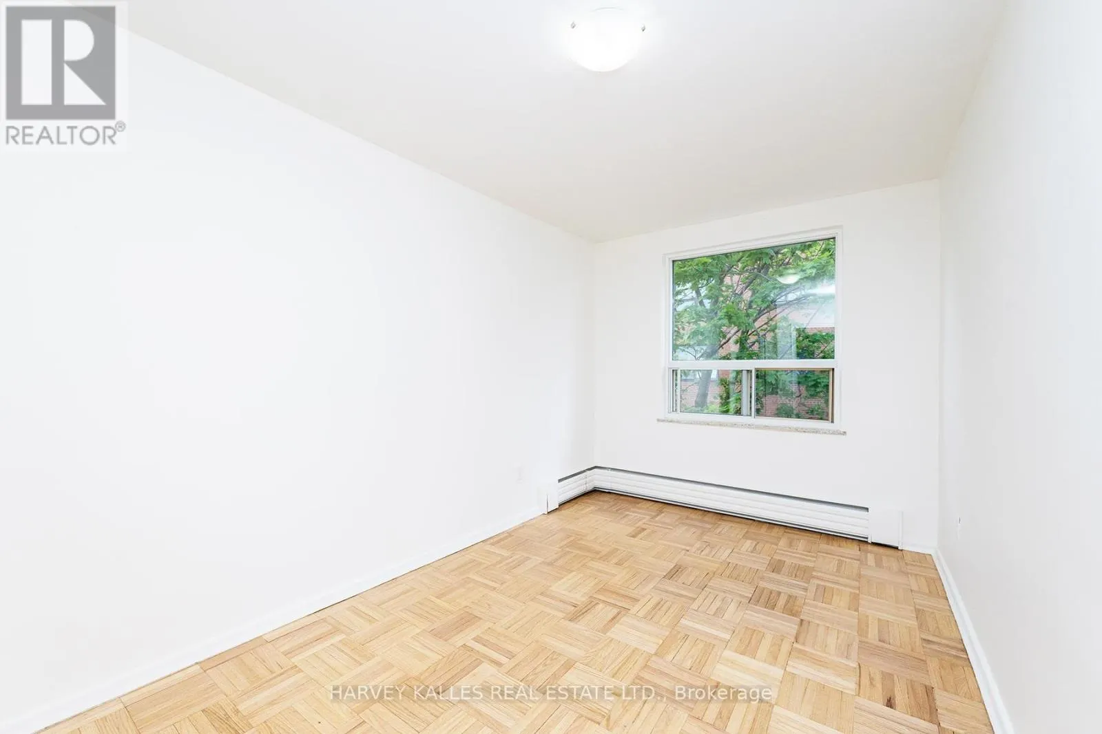405 - 1751 VICTORIA PARK AVENUE
