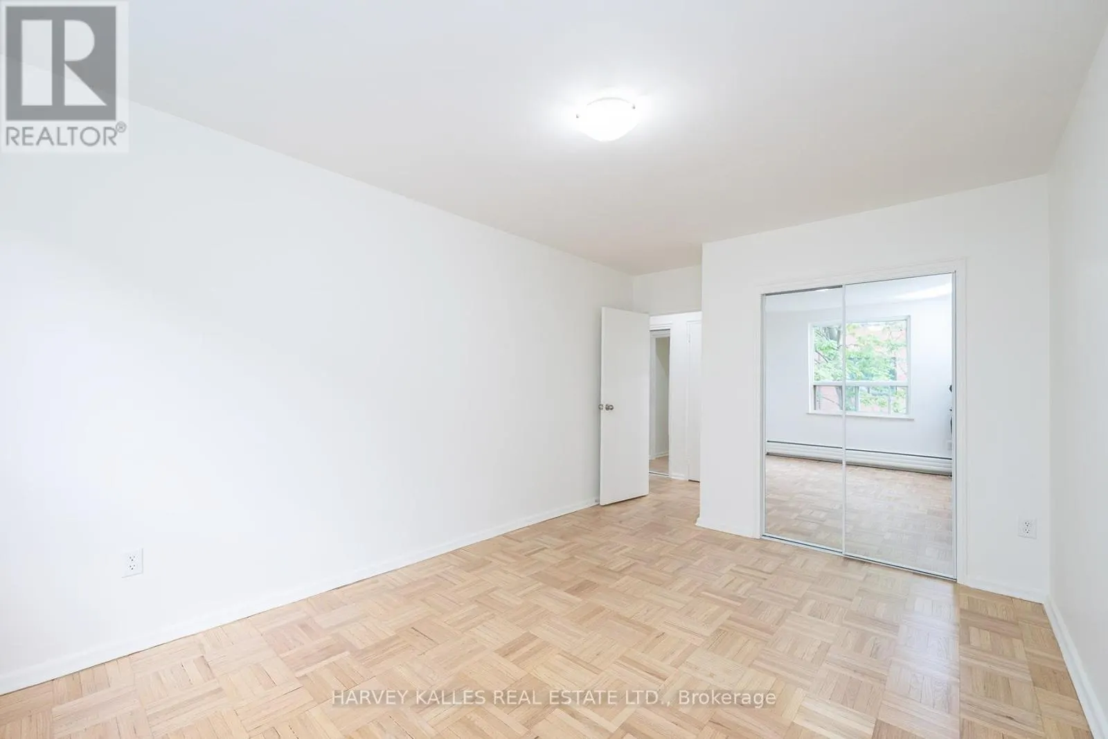 405 - 1751 VICTORIA PARK AVENUE