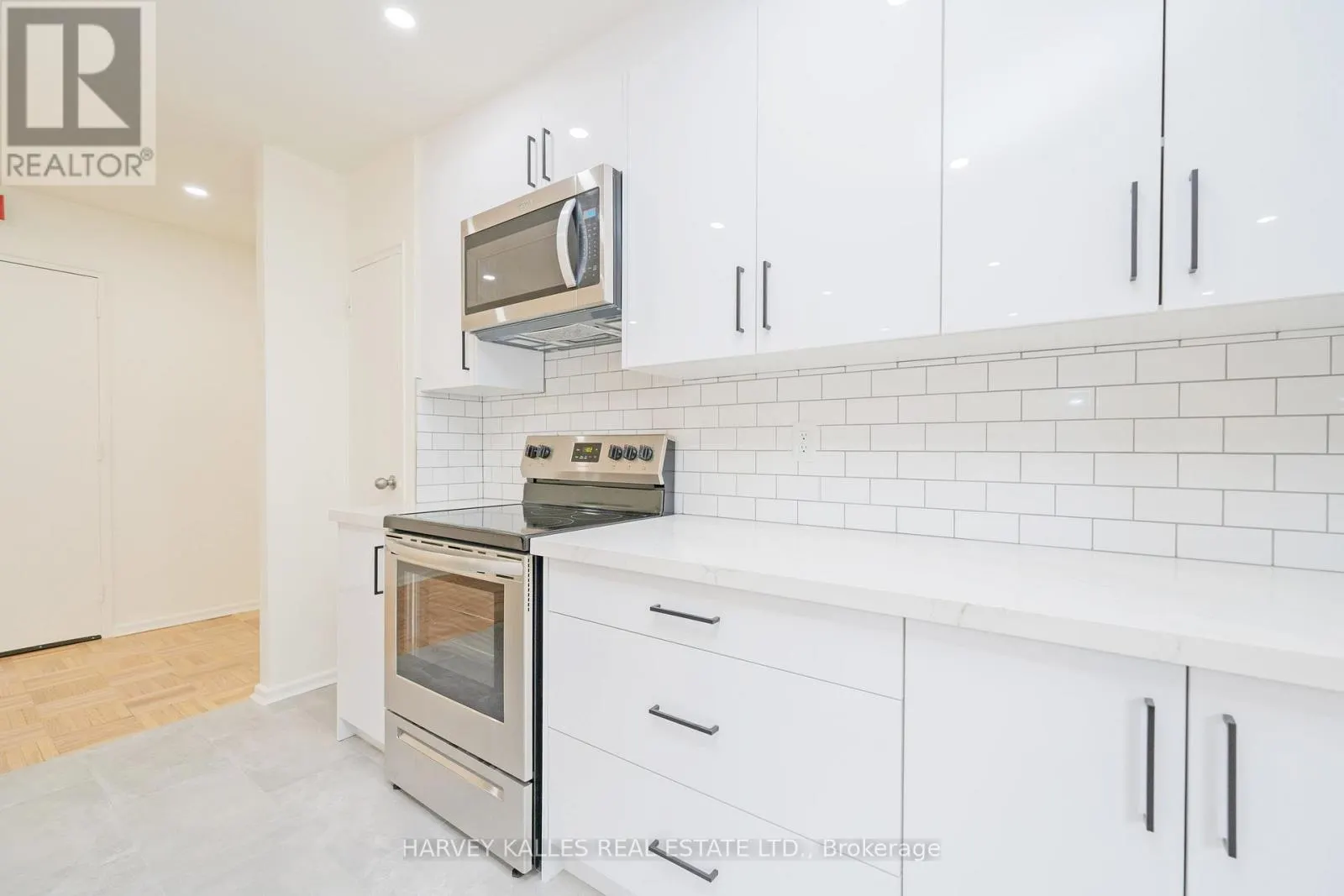 405 - 1751 VICTORIA PARK AVENUE