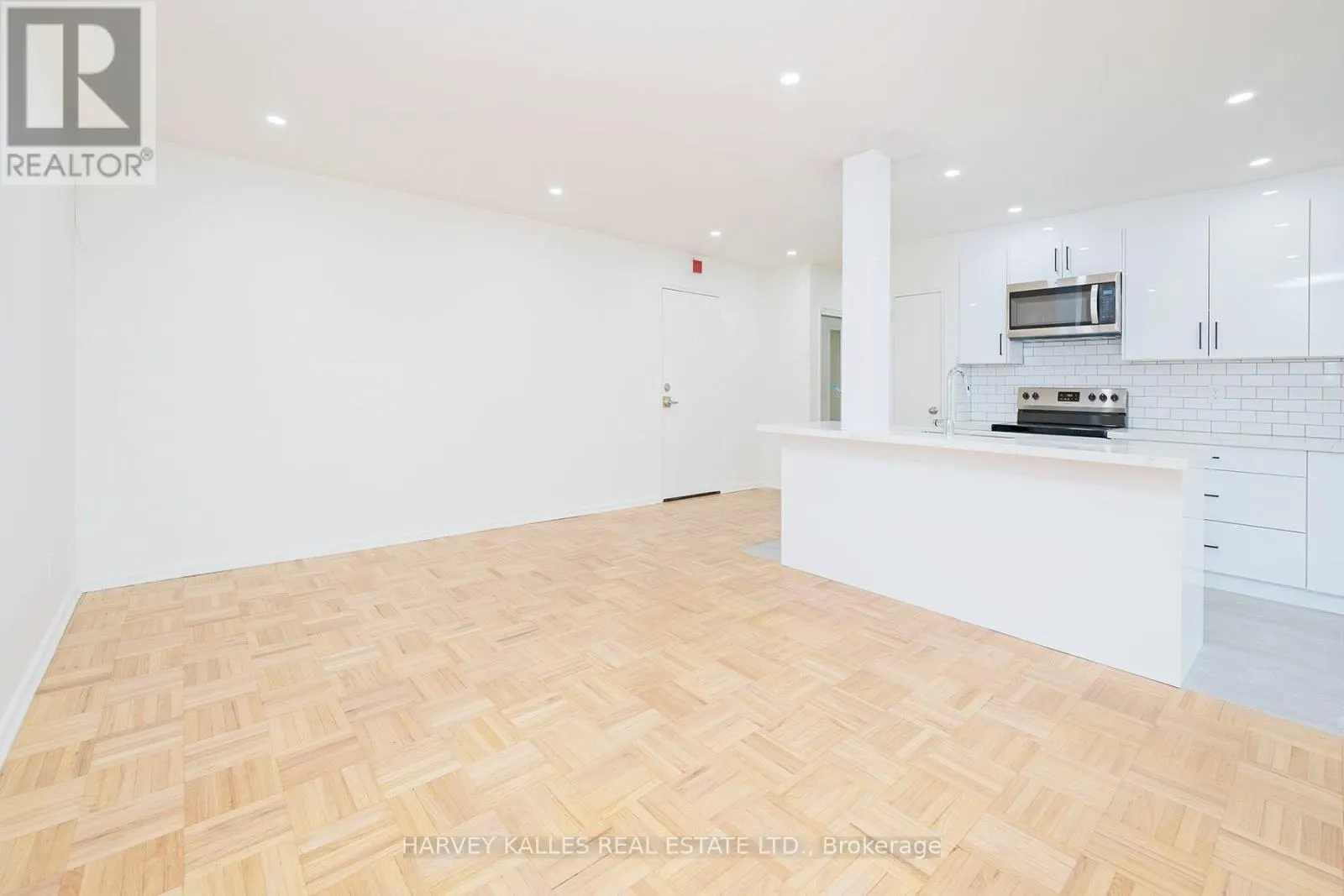 405 - 1751 VICTORIA PARK AVENUE