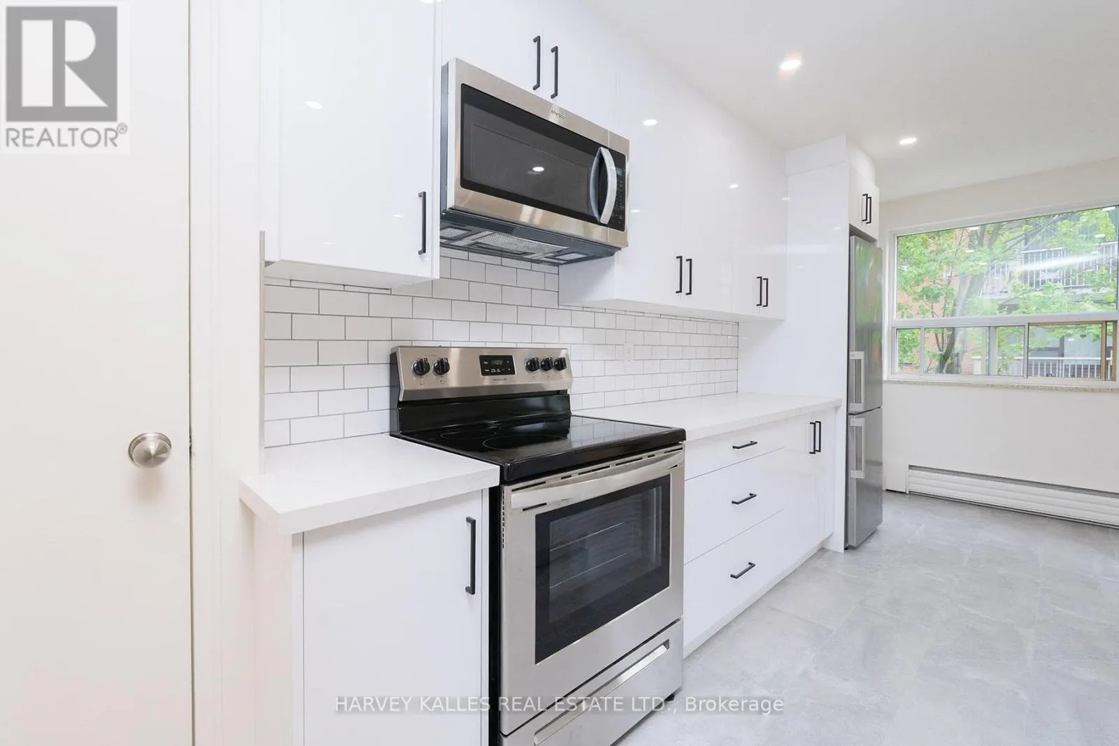 405 - 1751 VICTORIA PARK AVENUE