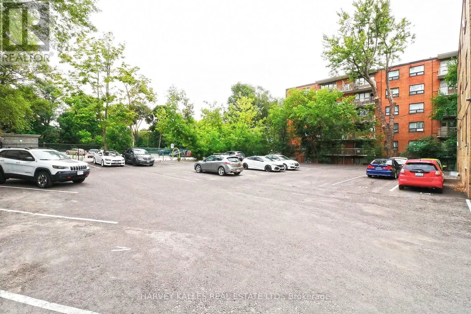 405 - 1751 VICTORIA PARK AVENUE
