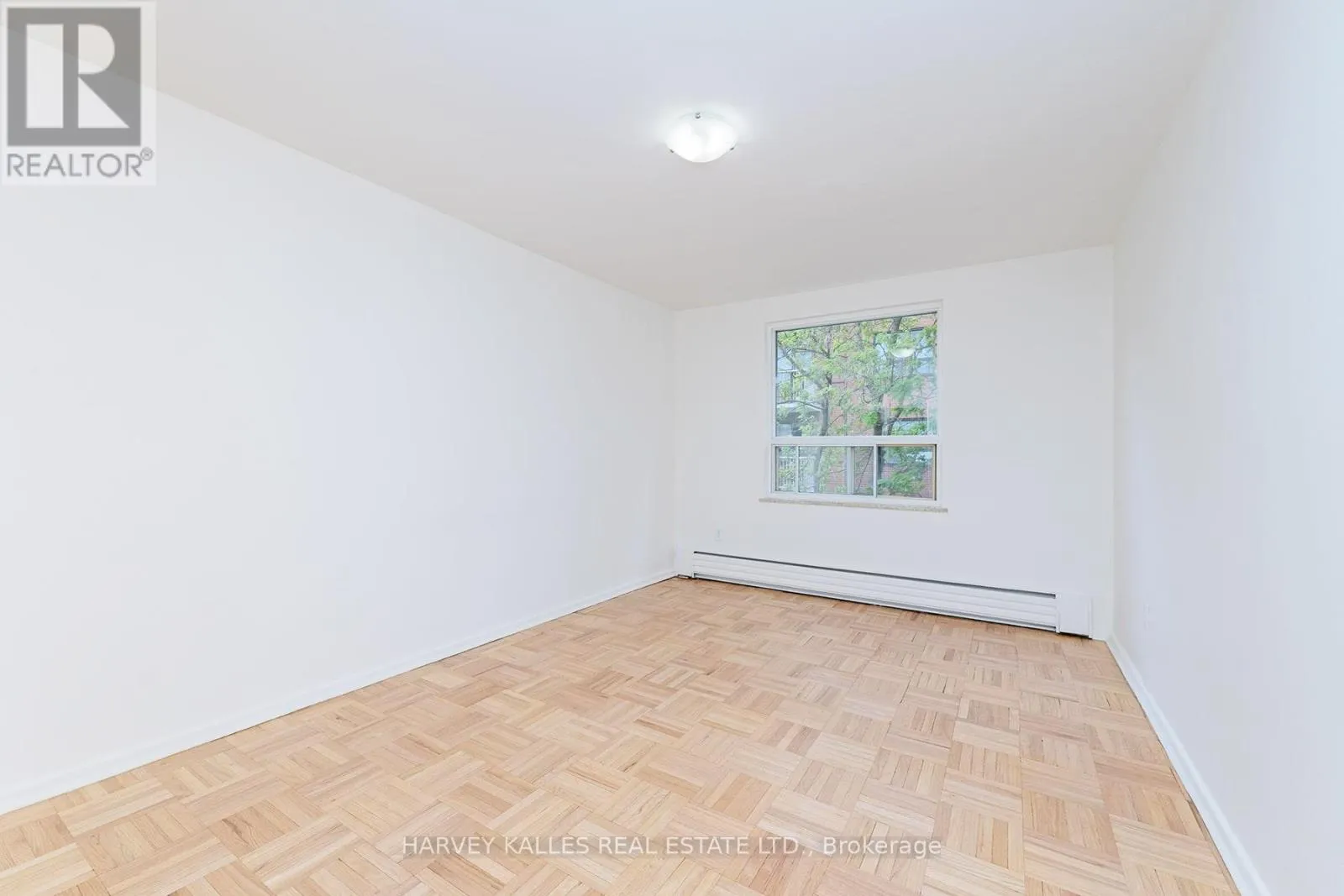 405 - 1751 VICTORIA PARK AVENUE