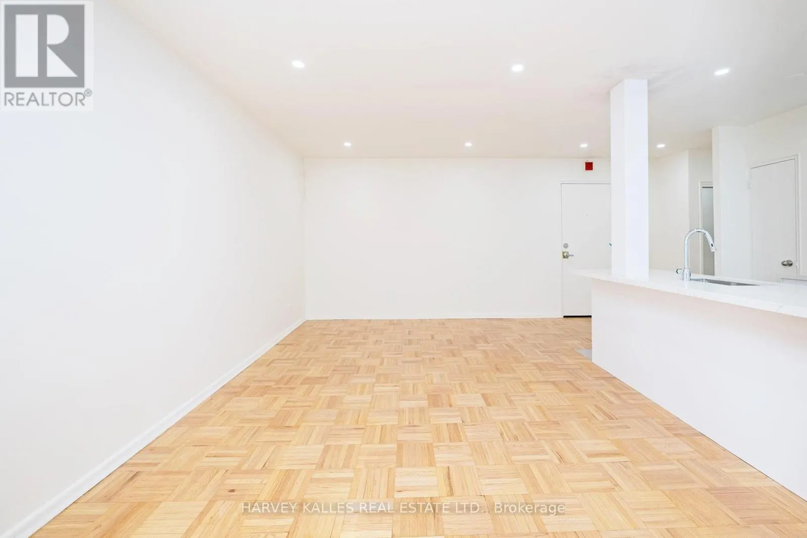 405 - 1751 VICTORIA PARK AVENUE