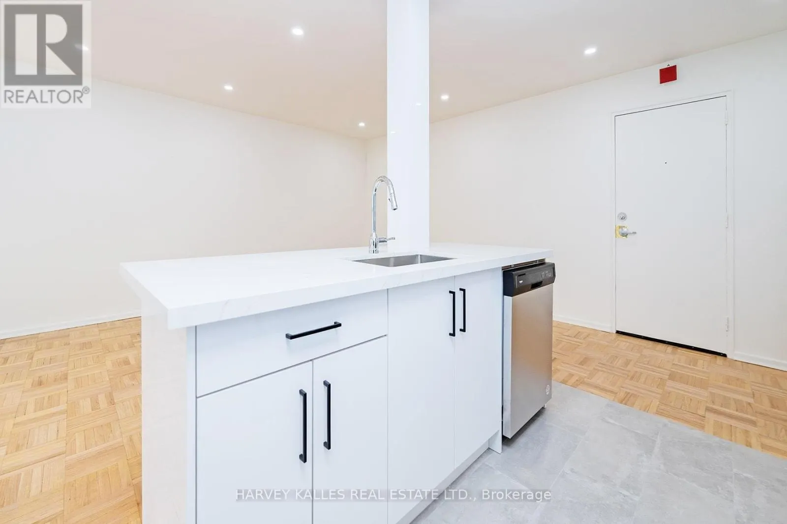 405 - 1751 VICTORIA PARK AVENUE