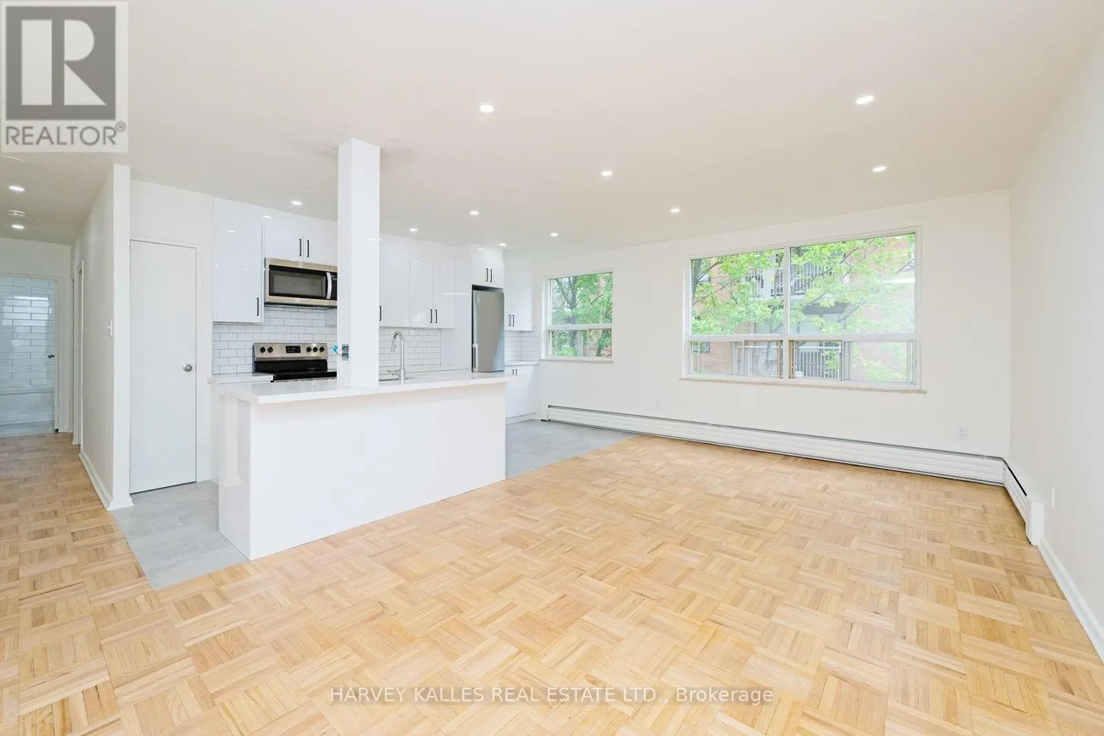 405 - 1751 VICTORIA PARK AVENUE
