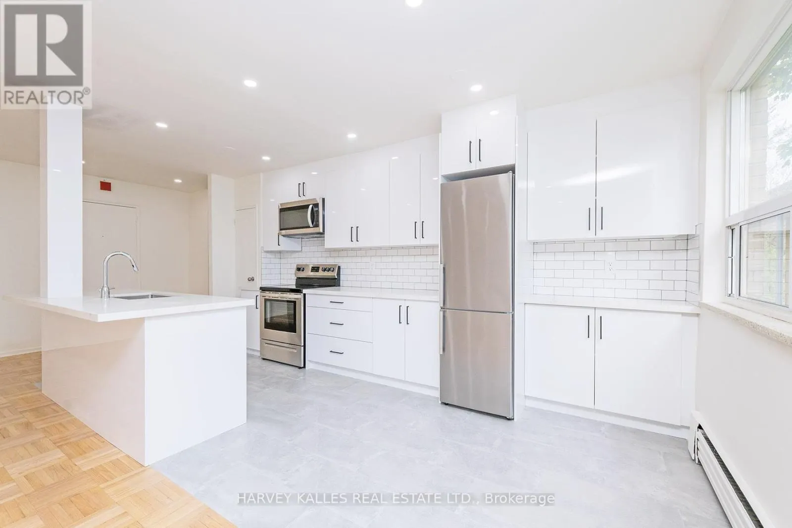 405 - 1751 VICTORIA PARK AVENUE