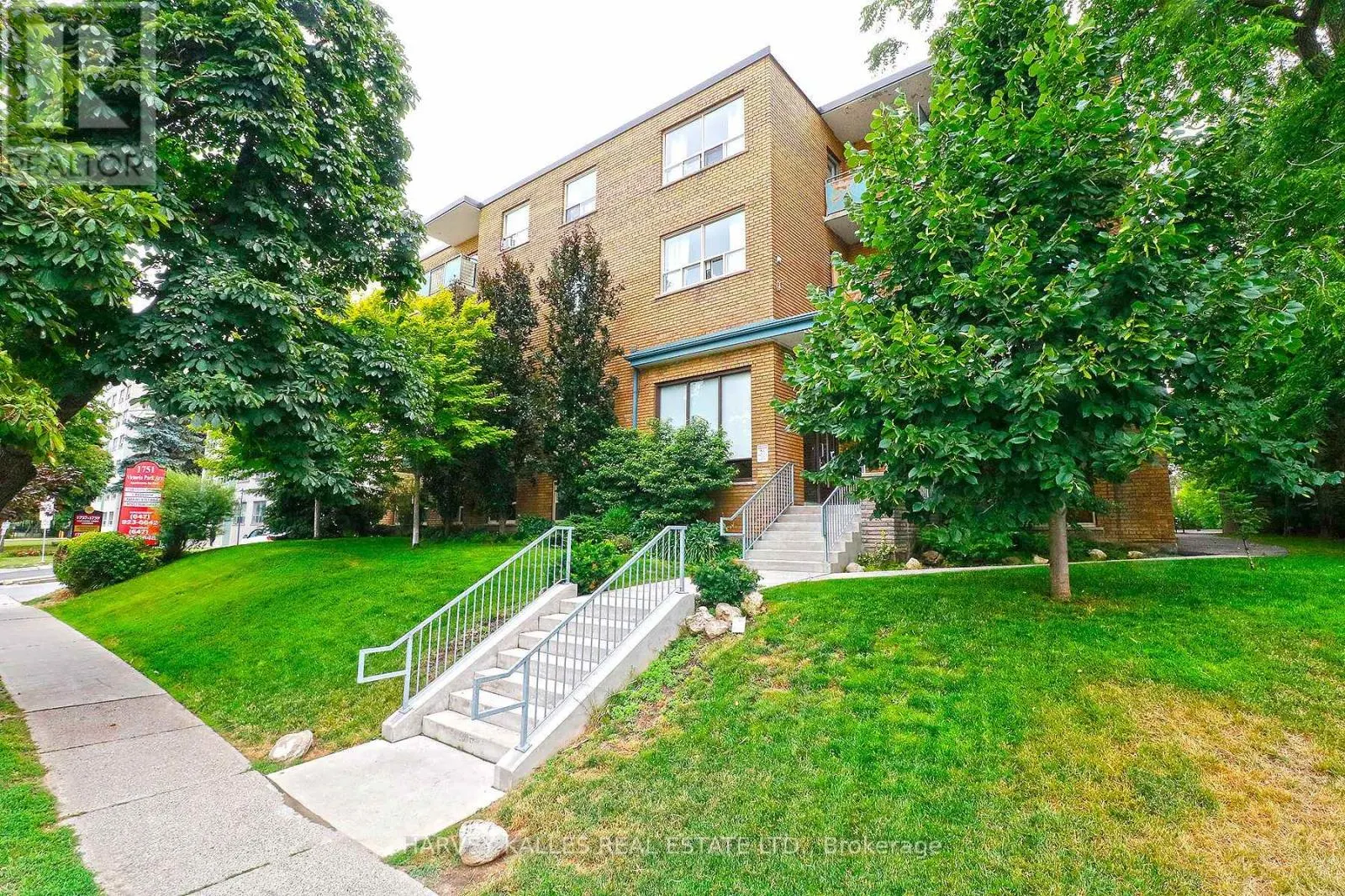 405 - 1751 VICTORIA PARK AVENUE