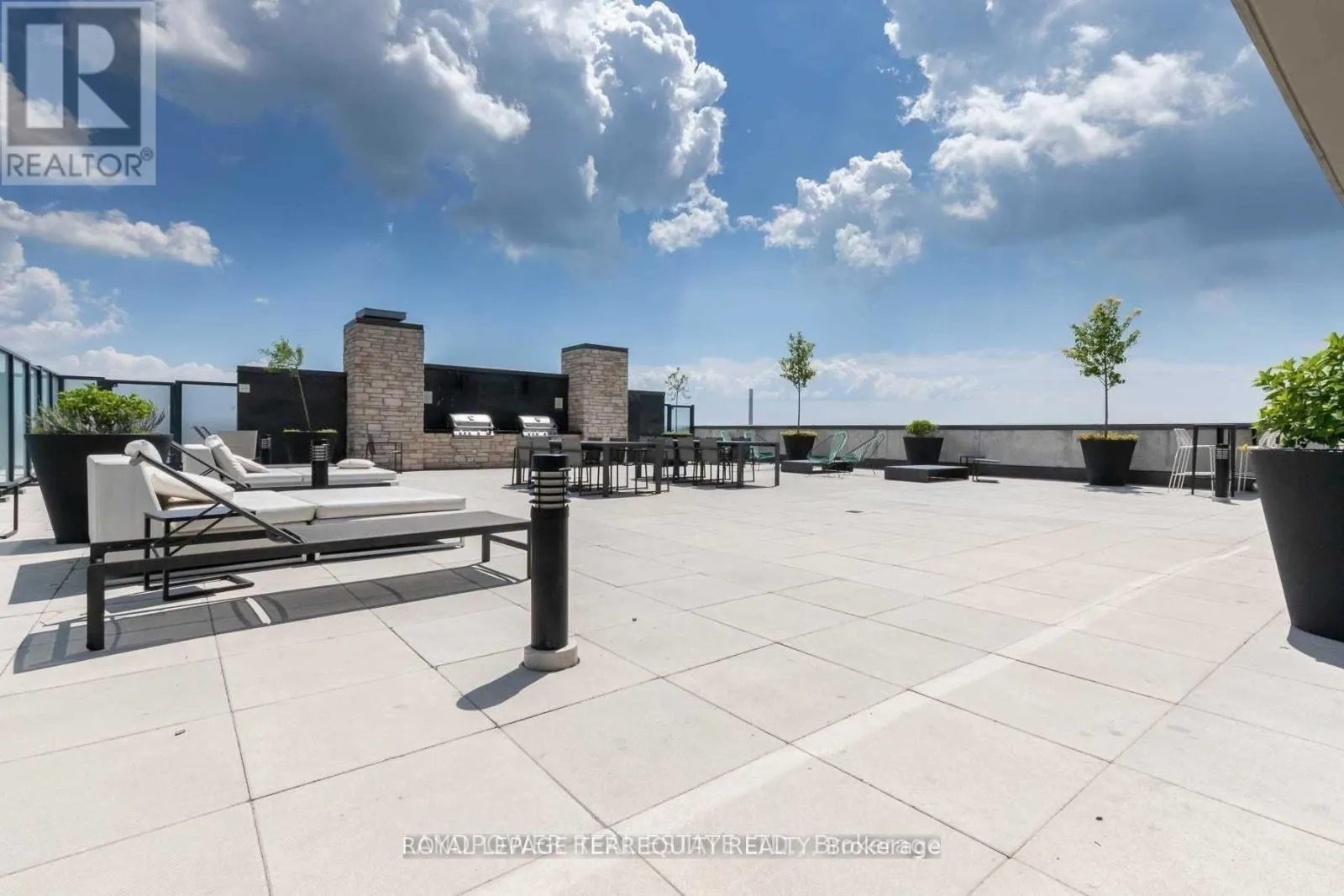 510 - 1190 DUNDAS STREET E