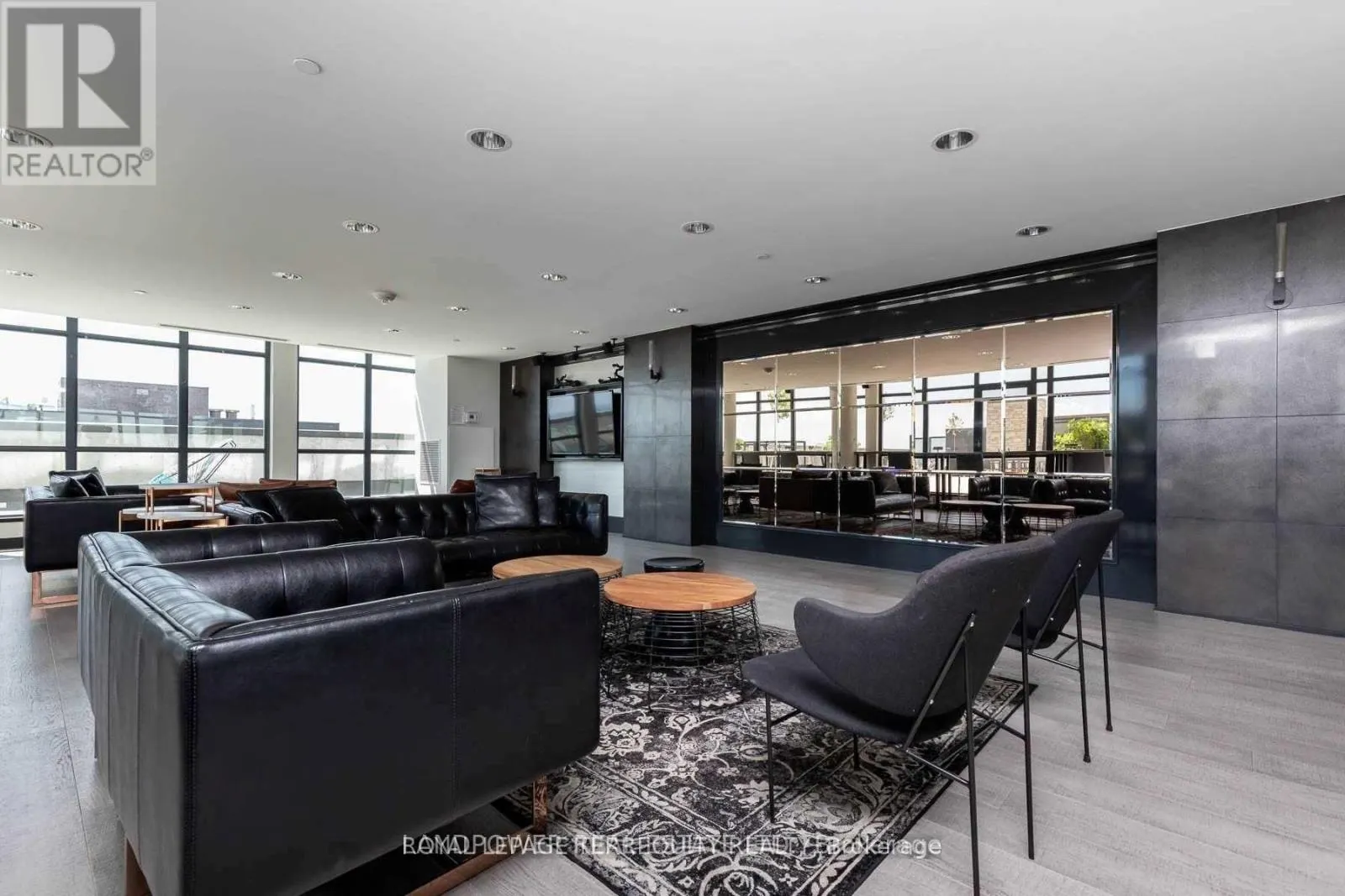 510 - 1190 DUNDAS STREET E