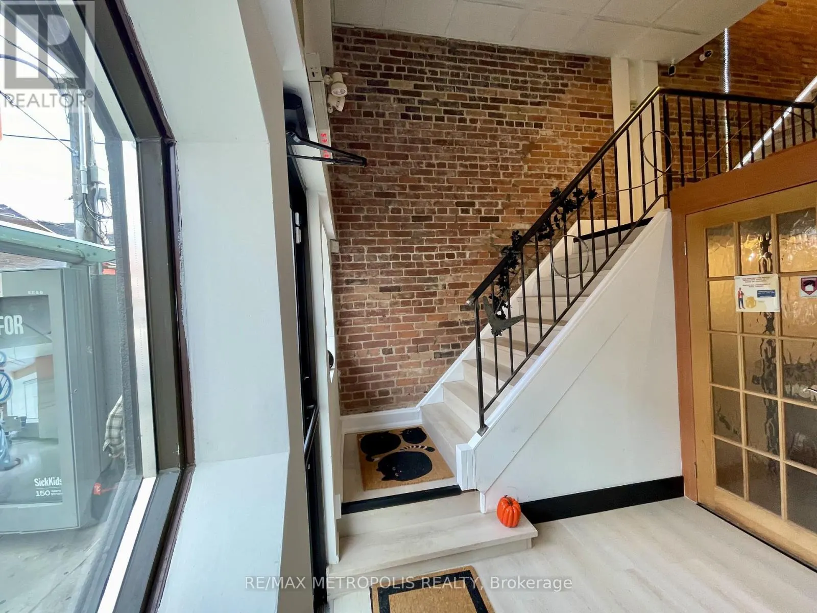 238 BROADVIEW AVENUE