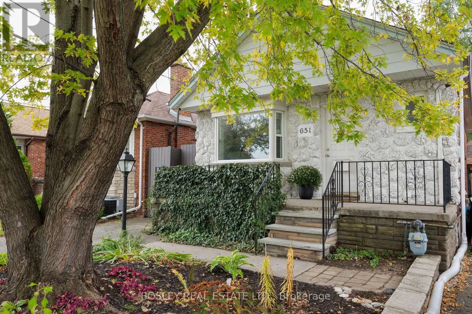 651 COSBURN AVENUE