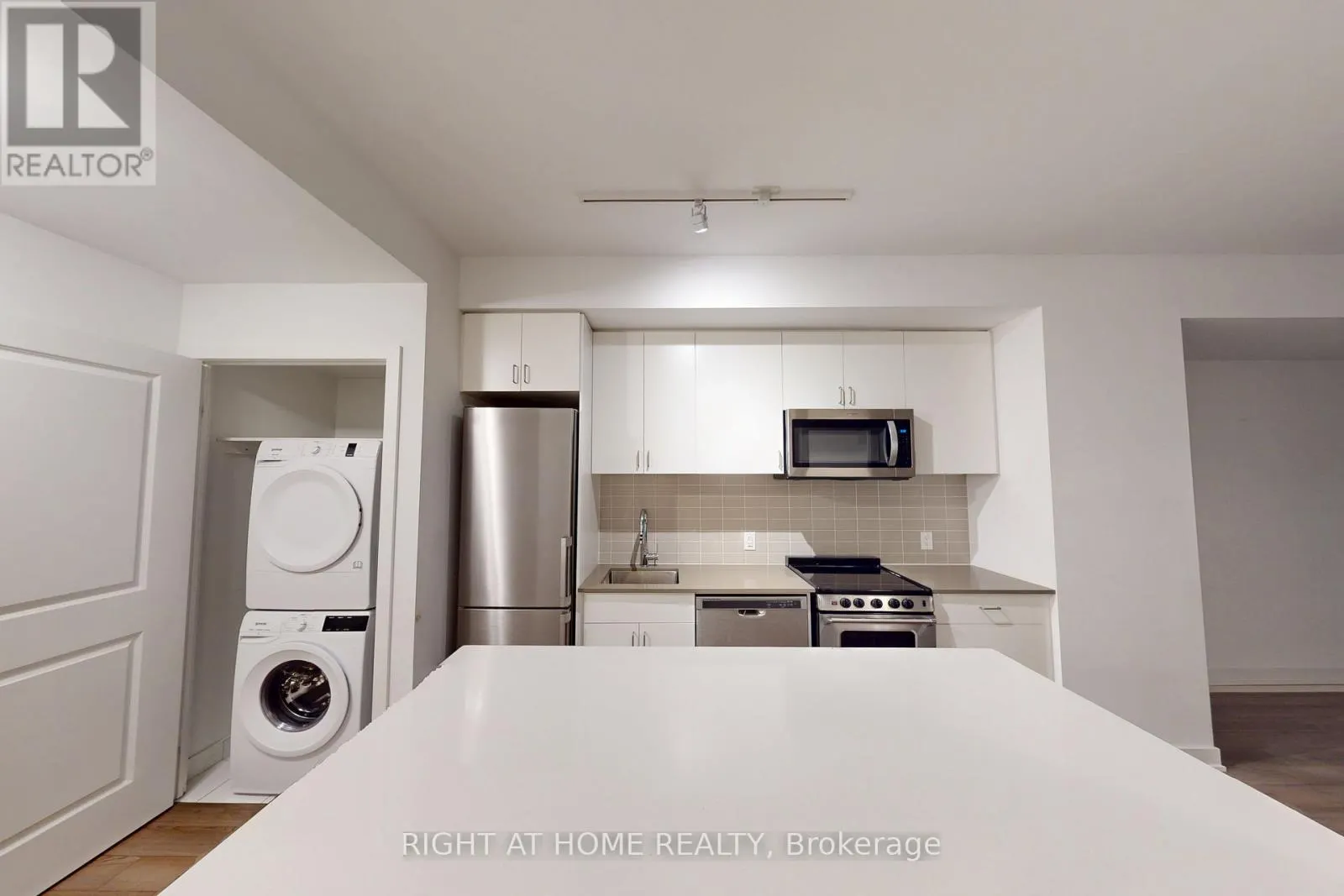 501 - 2799 KINGSTON ROAD