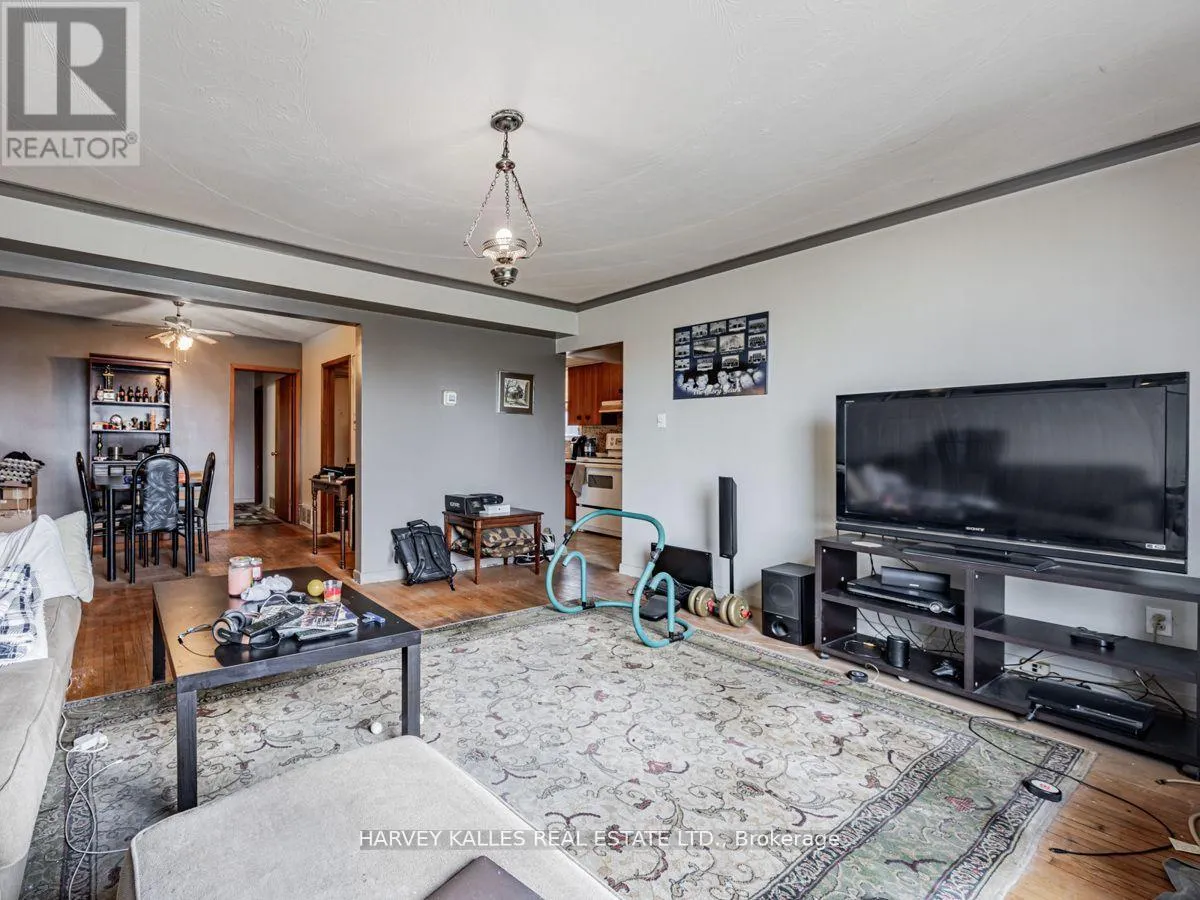 561-563 DANFORTH ROAD