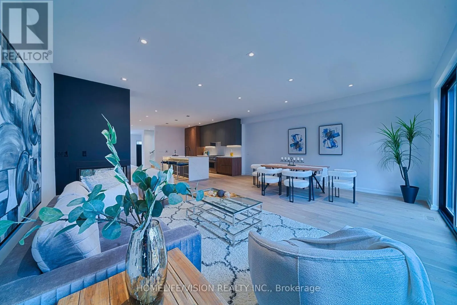 44 DORIS DRIVE